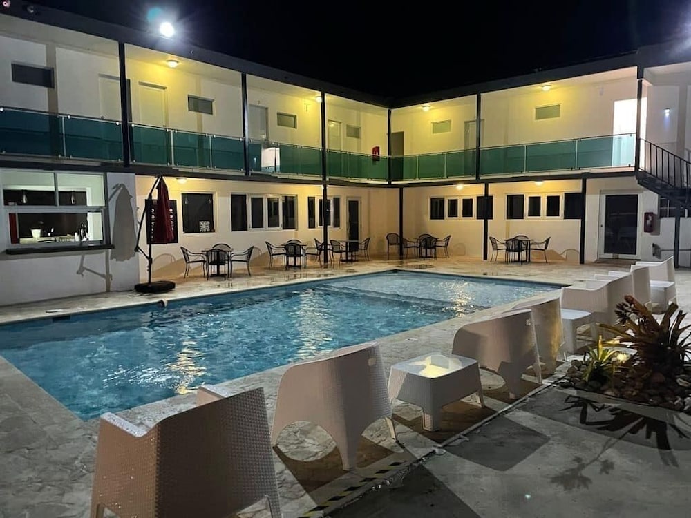 Douglas Highway Hotel 2/31