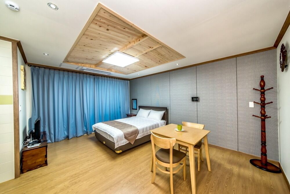 Sea & Wave Pension 12/45