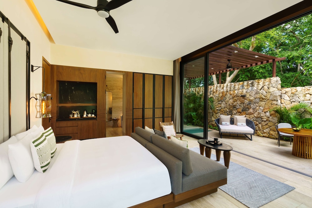 Itza Plunge Pool Suite King