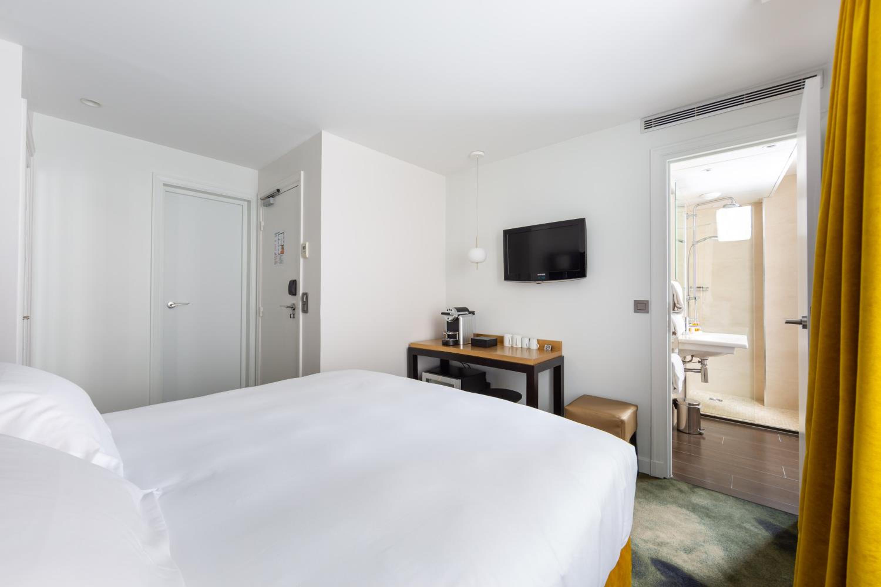 SUPERIOR, DOUBLE BED