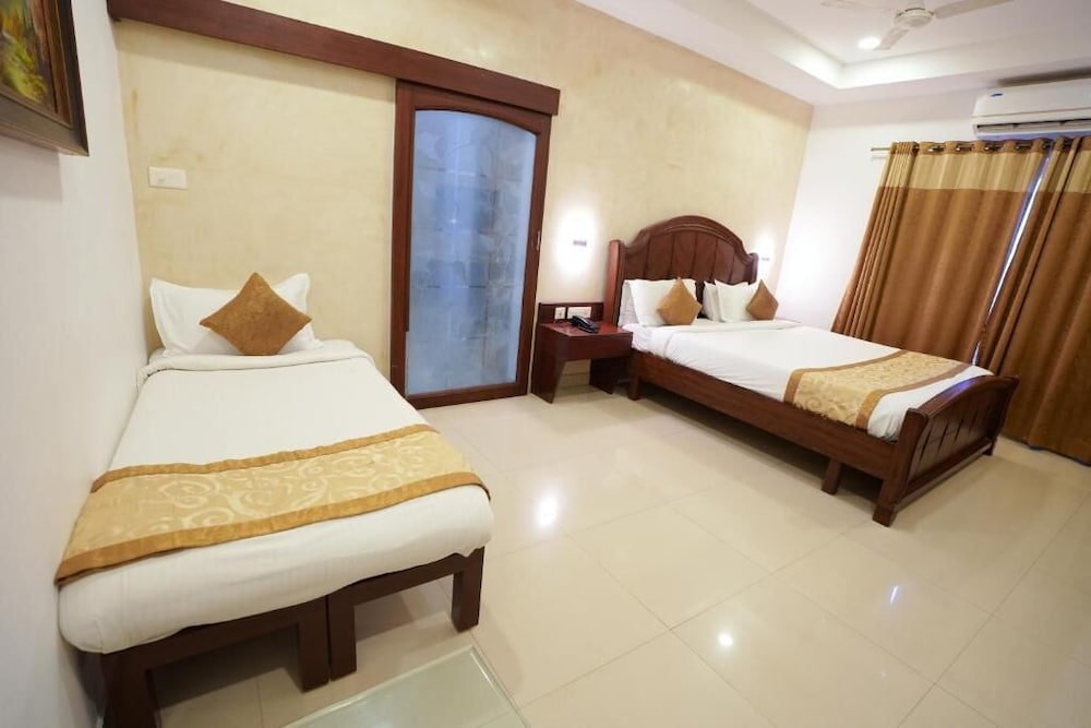 SUITE, KING BED