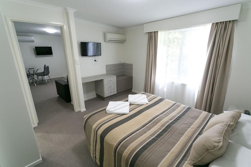 TOP SPOT MOTEL 22/70