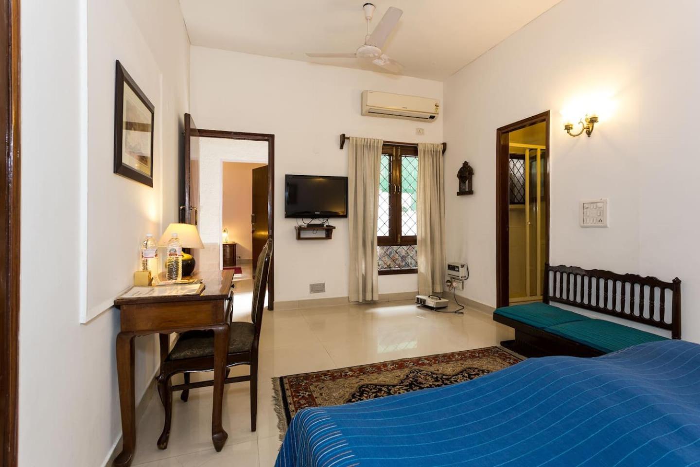 Room, Queen Bed