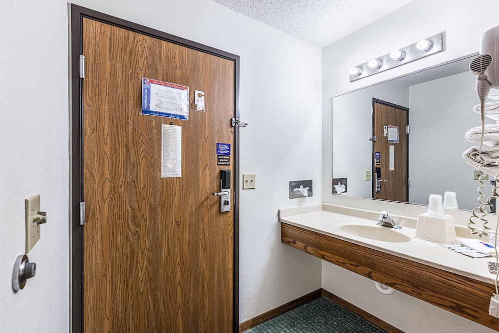 Motel6 Kewanee, IL 58/62