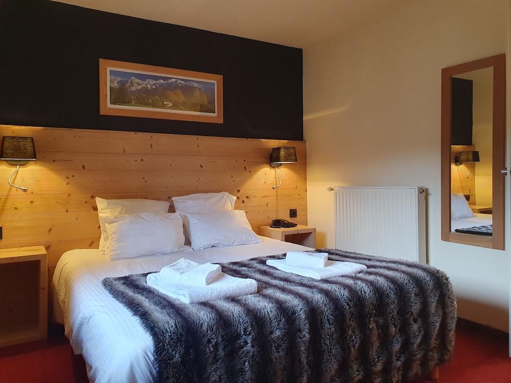 ROOM, DOUBLE BED, BREVENT SIDE