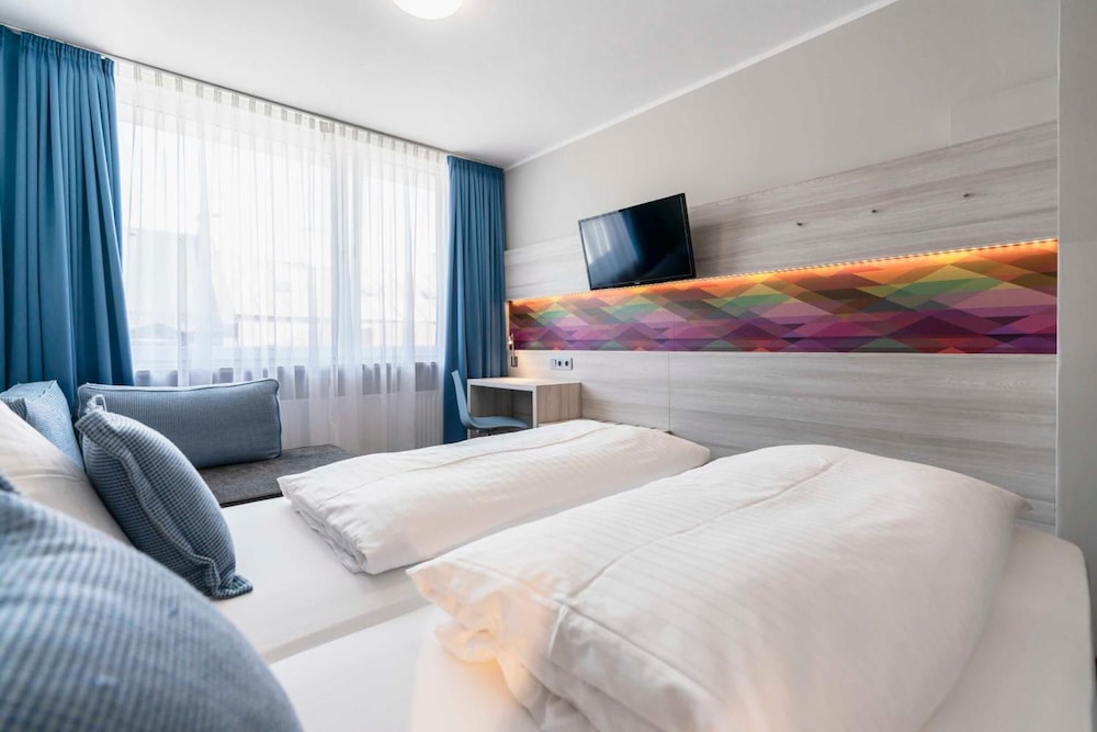 ROOM, DOUBLE BED, WITH EXTRA BED