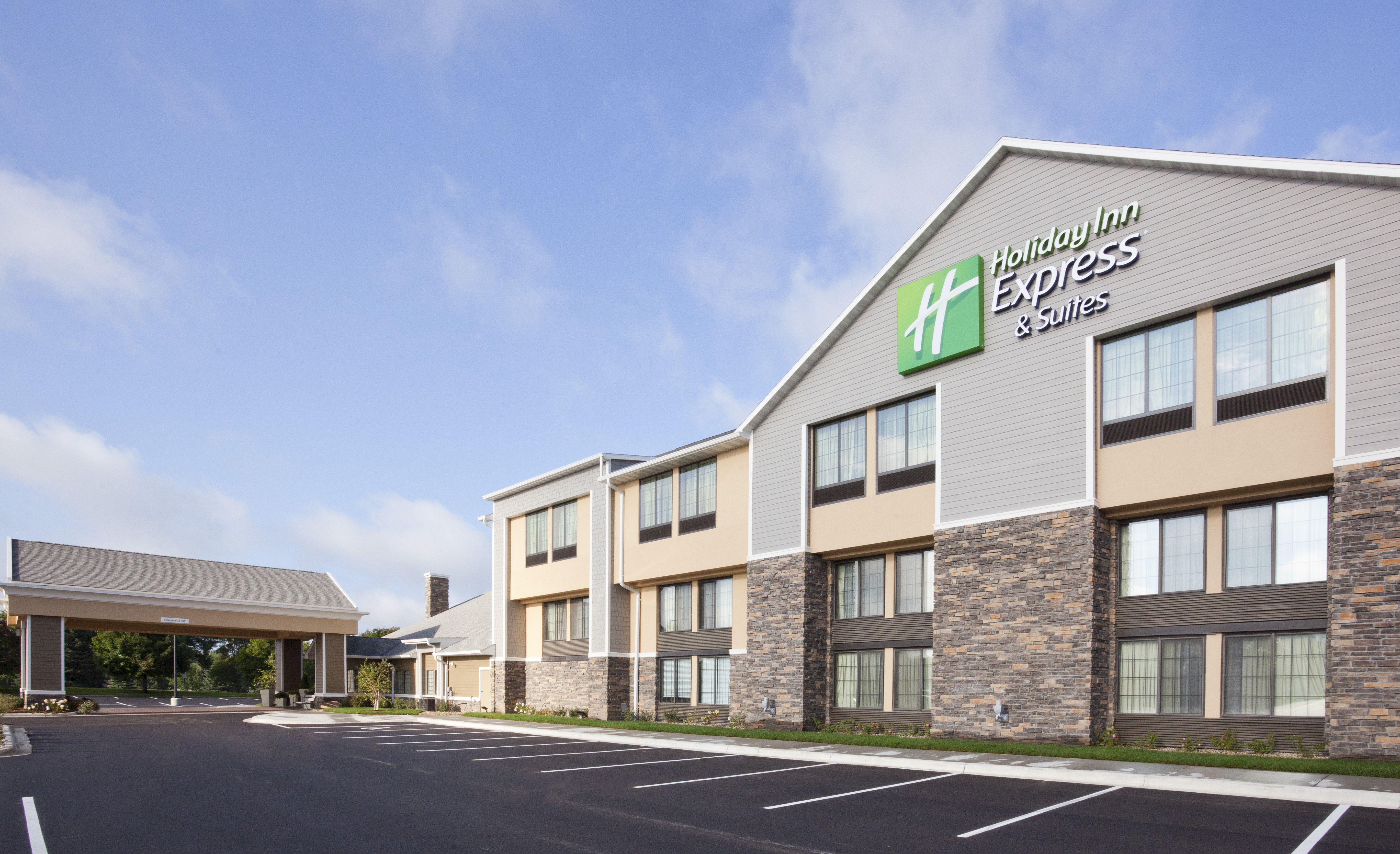 Holiday Inn Express Suites Willmar 49/50