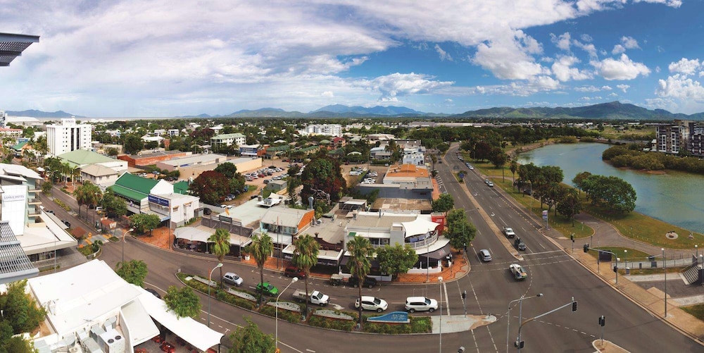 Oaks Townsville Gateway Suites 4/70
