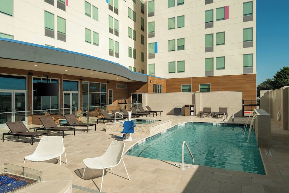 Aloft DFW Airport North 42/44