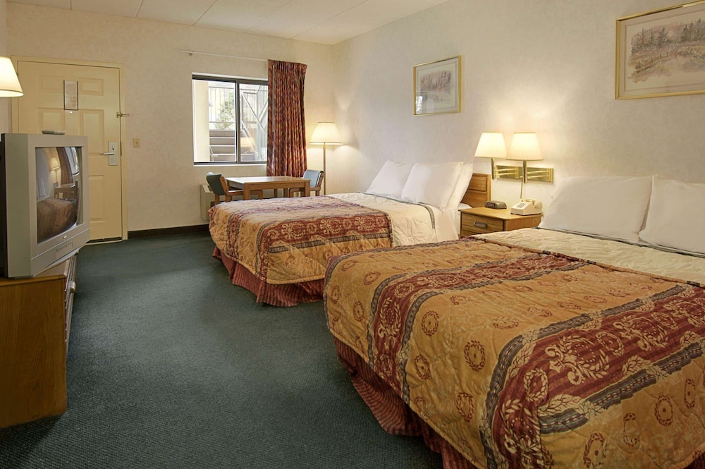 غرفة قياسية بسريرين كوين للمدخنين، Days Inn by Wyndham Morehead 2/5