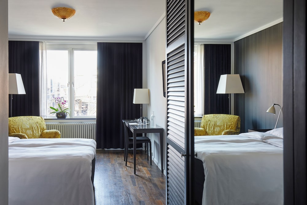 Standard, Queen Bed, Grand Wing
