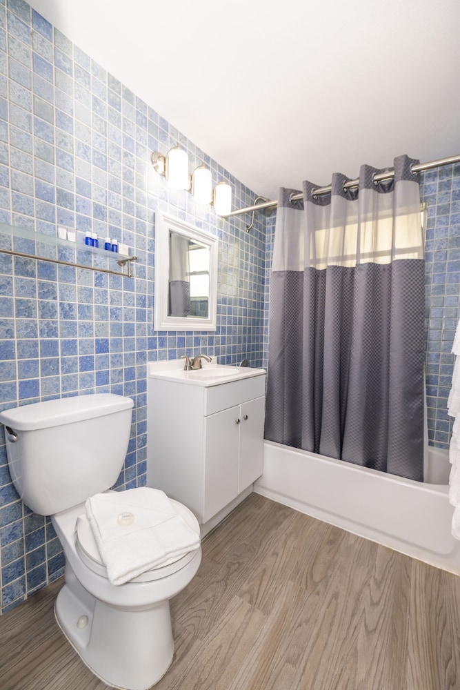 SUITES ON SOUTH BEACH 28/65
