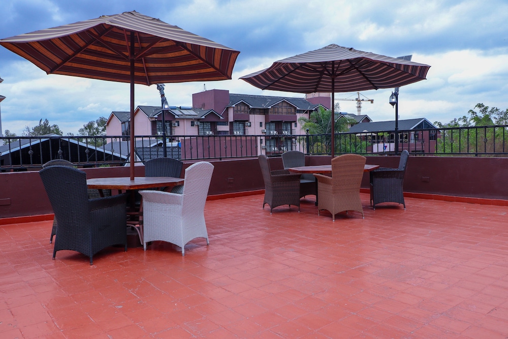 67 Airport Hotel 65/69