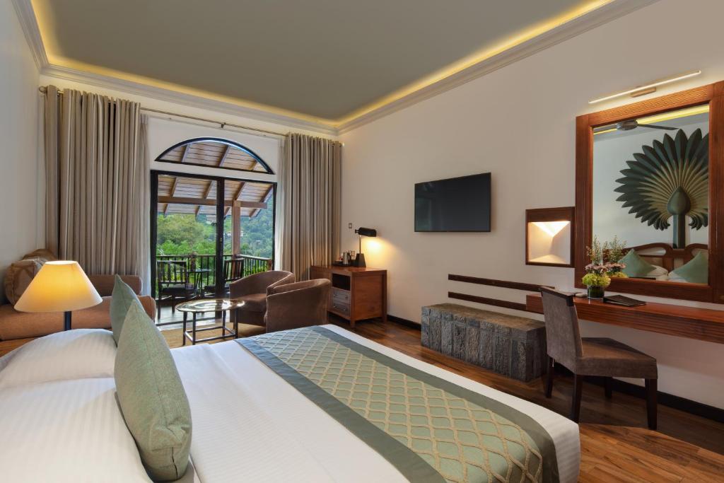 DELUXE ROOM