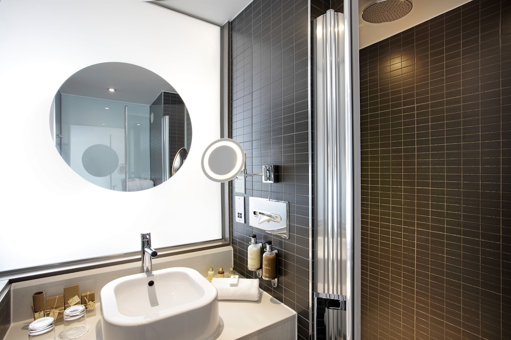 HOLIDAY INN BRISTOL CITY CENTRE 14/55