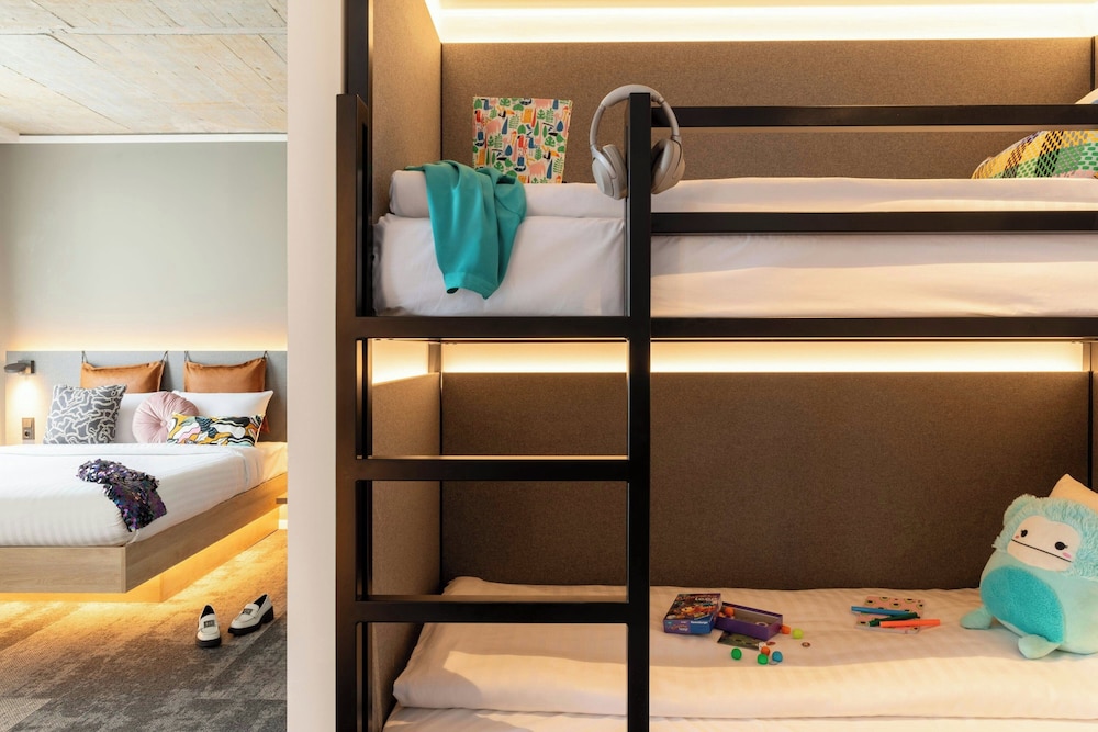 Moxy Outletcity Metzingen 44/45