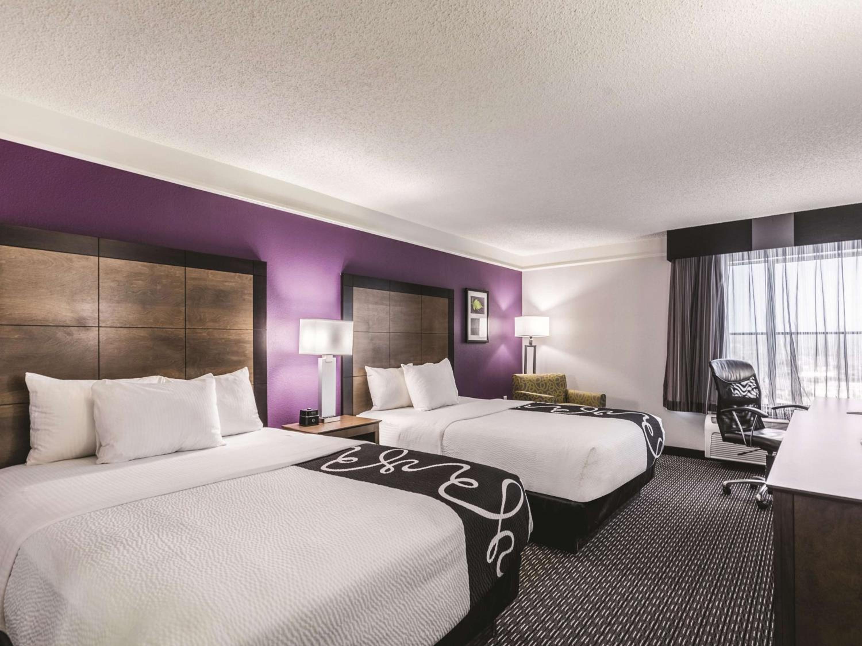 غرفة ديلوكس بسريرين كوين، La Quinta Inn & Suites by Wyndham Cincinnati Sharonville 4/5