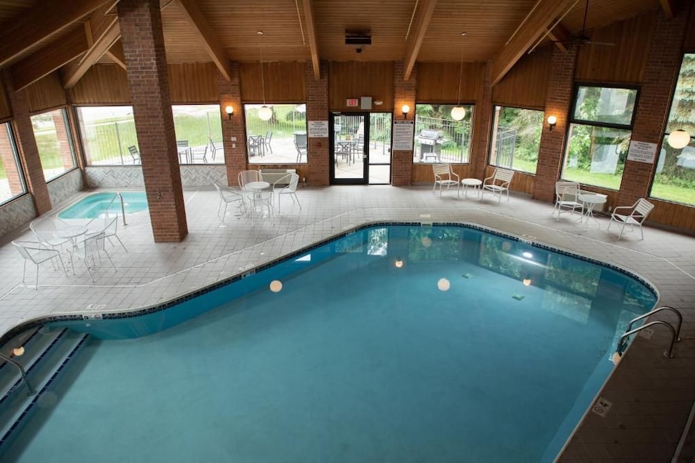 Country Hearth Inn Lomira Hotel 28/48