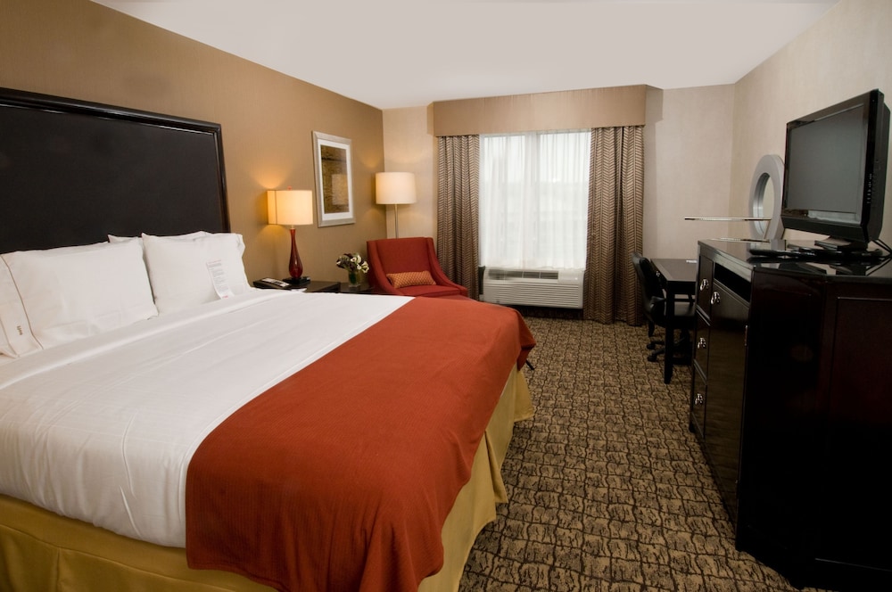 Holiday Inn Express Suites Alexandria Fort Belvoir 13/73
