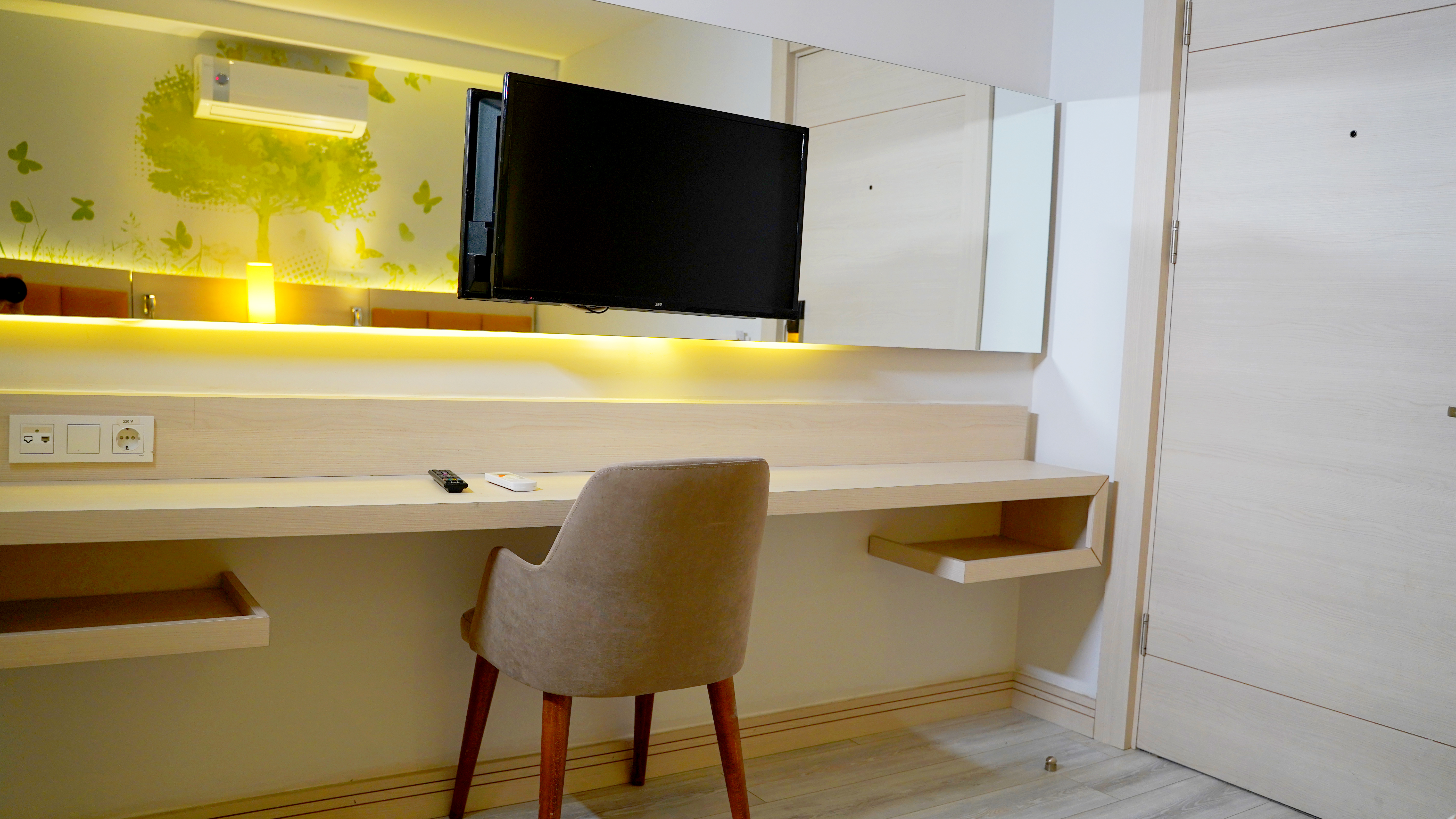 Club Aqua Plaza Hotel 39/50