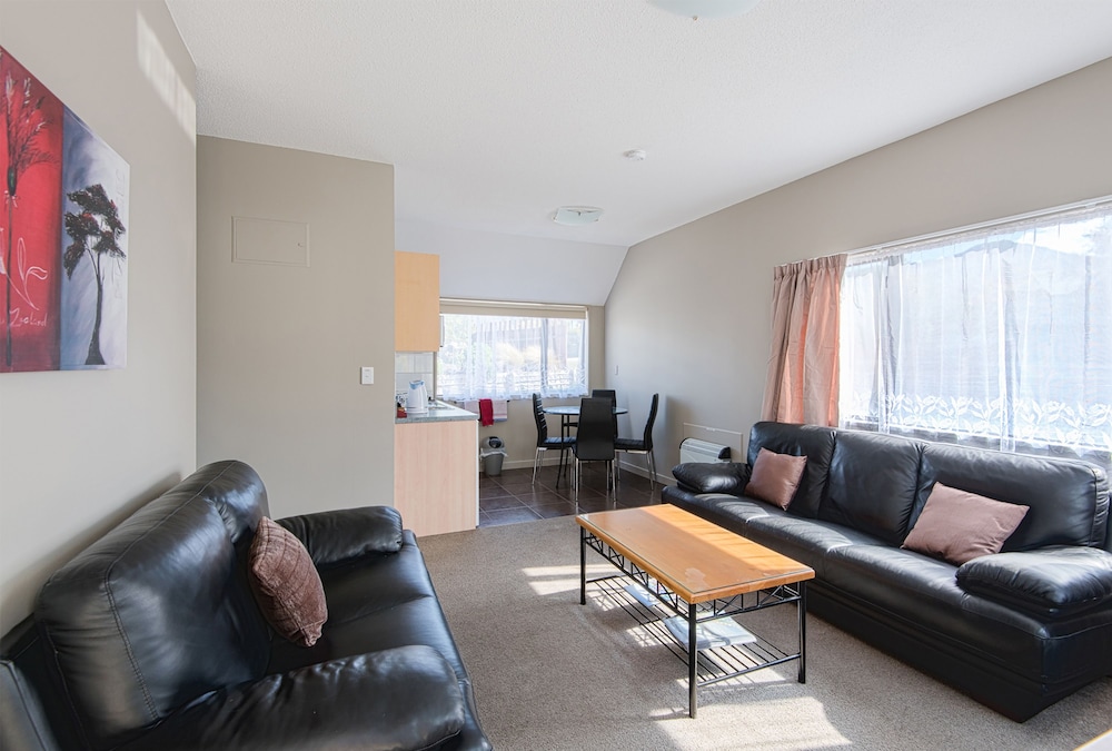 Manuka Crescent Motel 28/63
