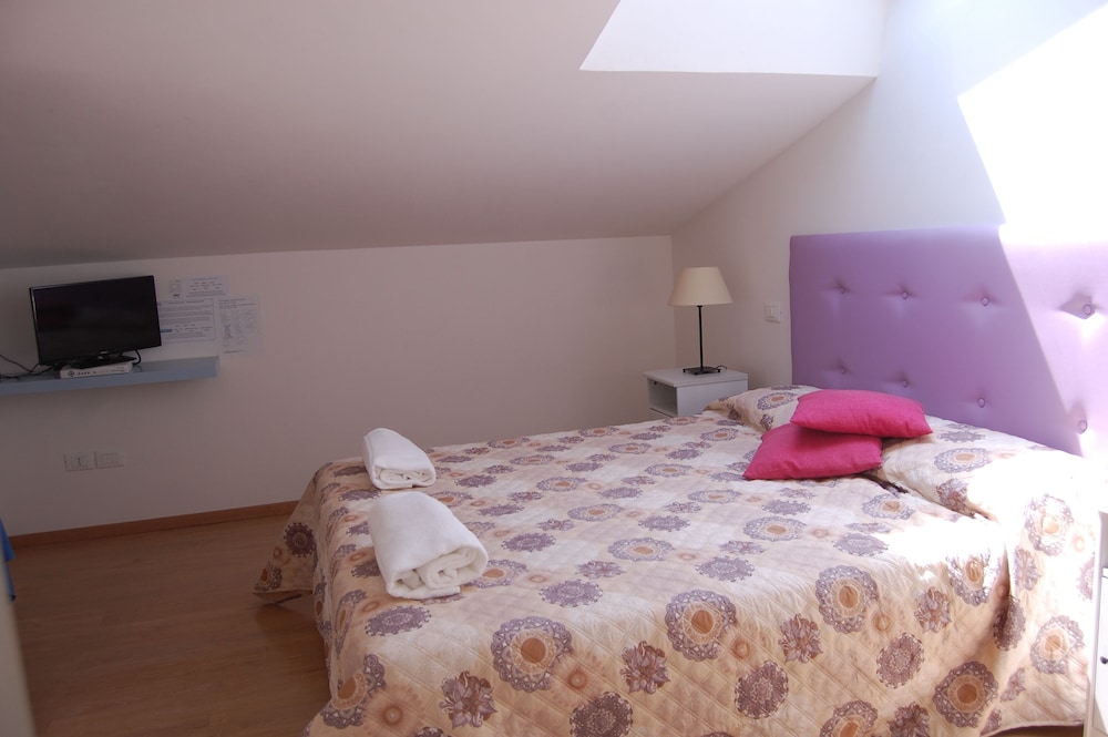 2 BEDROOMS, SUITE, ATTIC