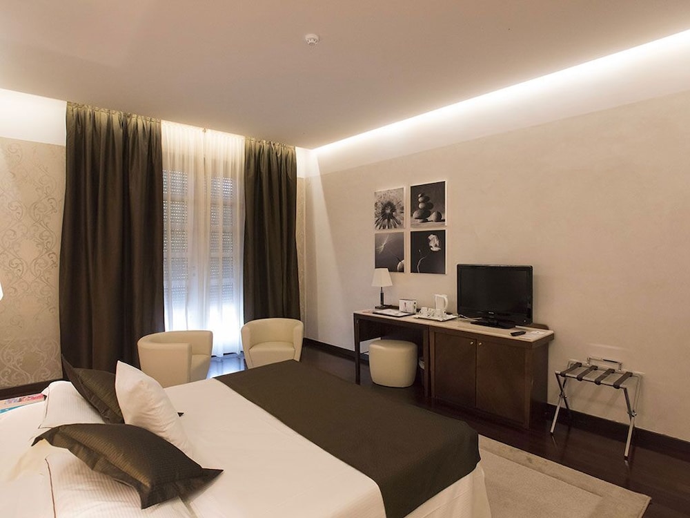 Prestige, Deluxe, Double Bed, Pool Access