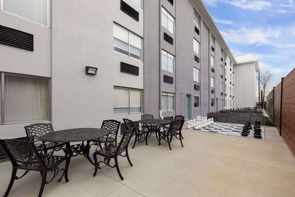 Wyndham Garden Louisville East 32/37