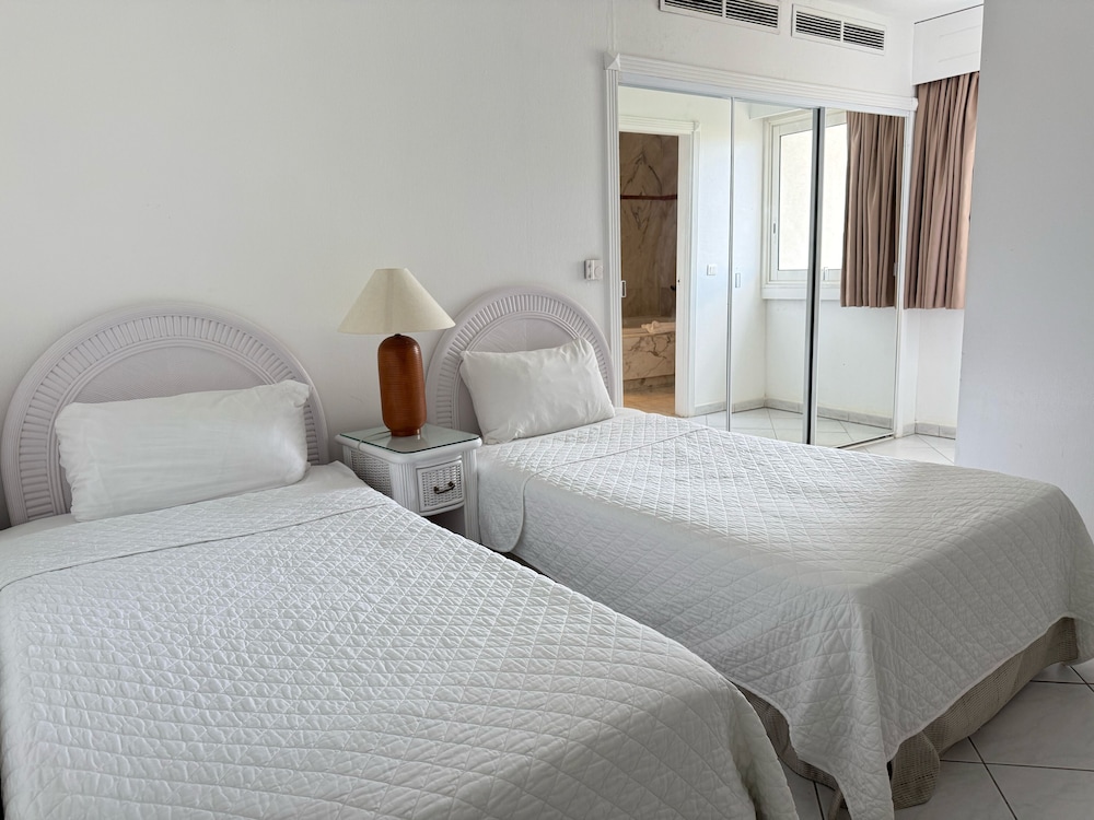 Sapphire Beach Club and Resort 12/50