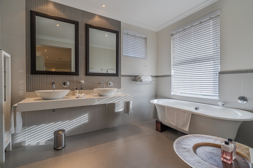 Sea Five Boutique Hotel 58/61