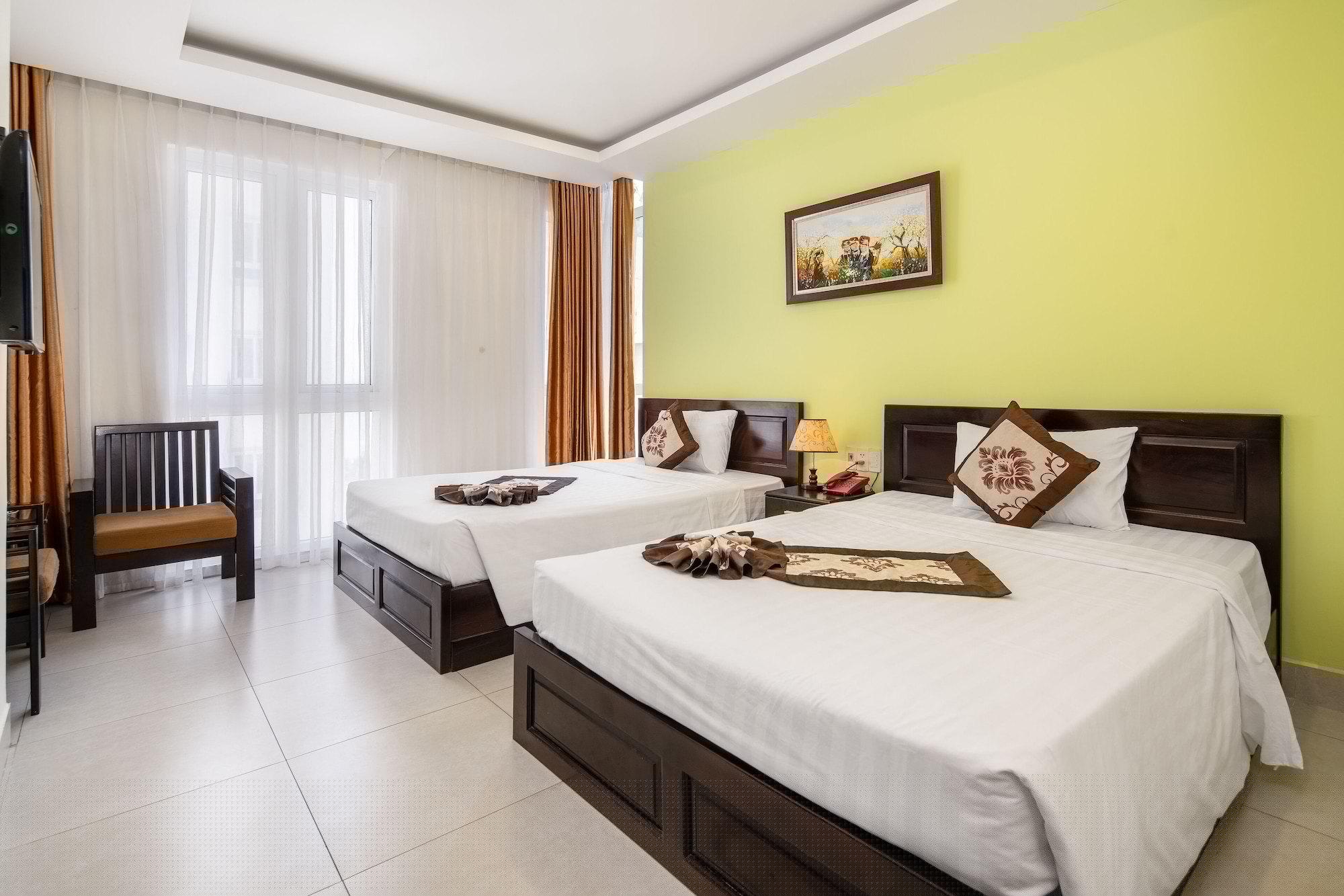 STANDARD, TWIN BEDS, CITY VIEW