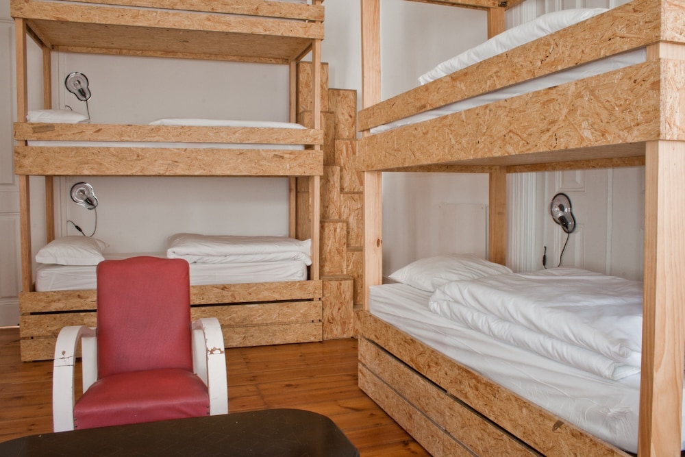 Female Dorm, Female Only