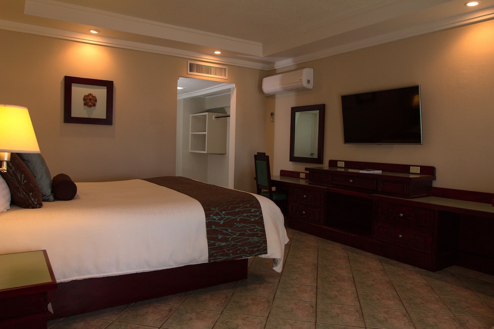 Estero Beach Hotel & Resort 21/70