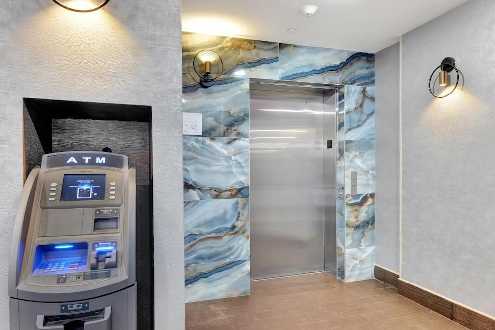 Hotel Pergola JFK Airport 9/15