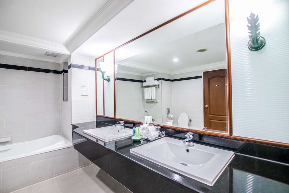 Golden Tulip Sovereign Hotel 49/50