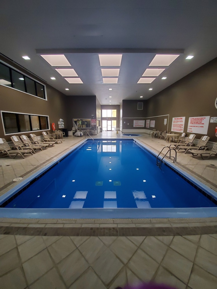 Ramada by Wyndham North Platte & Sandhills Convention Ctr 1/35
