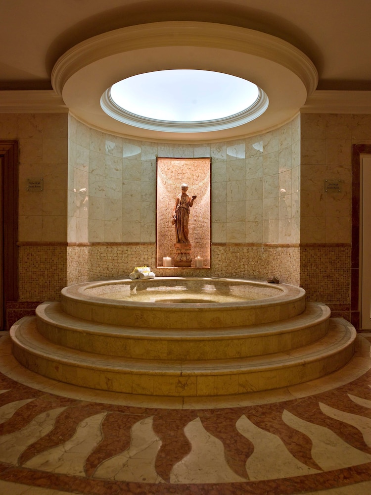 Grand Hyatt 30/76