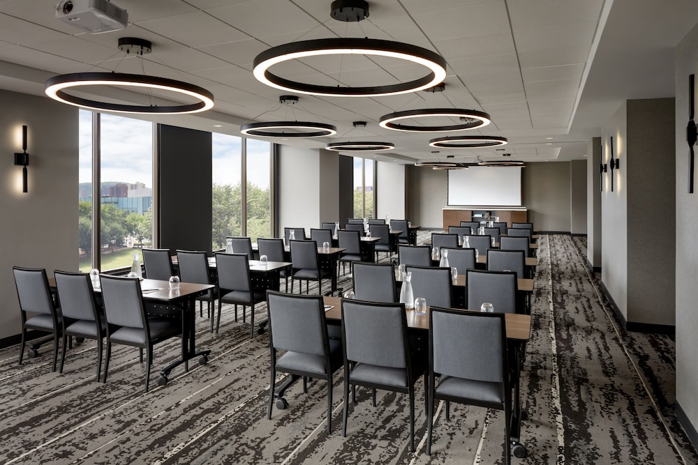 Hyatt Place Montreal - Downtown 53/59