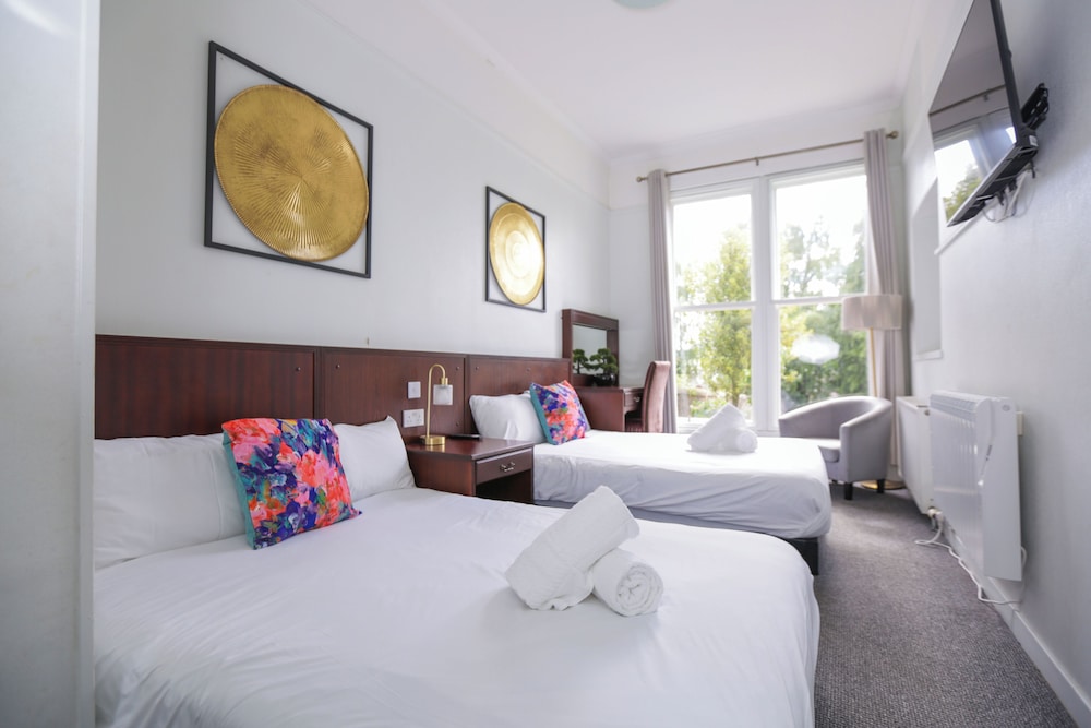 Lovat Hotel 6/42