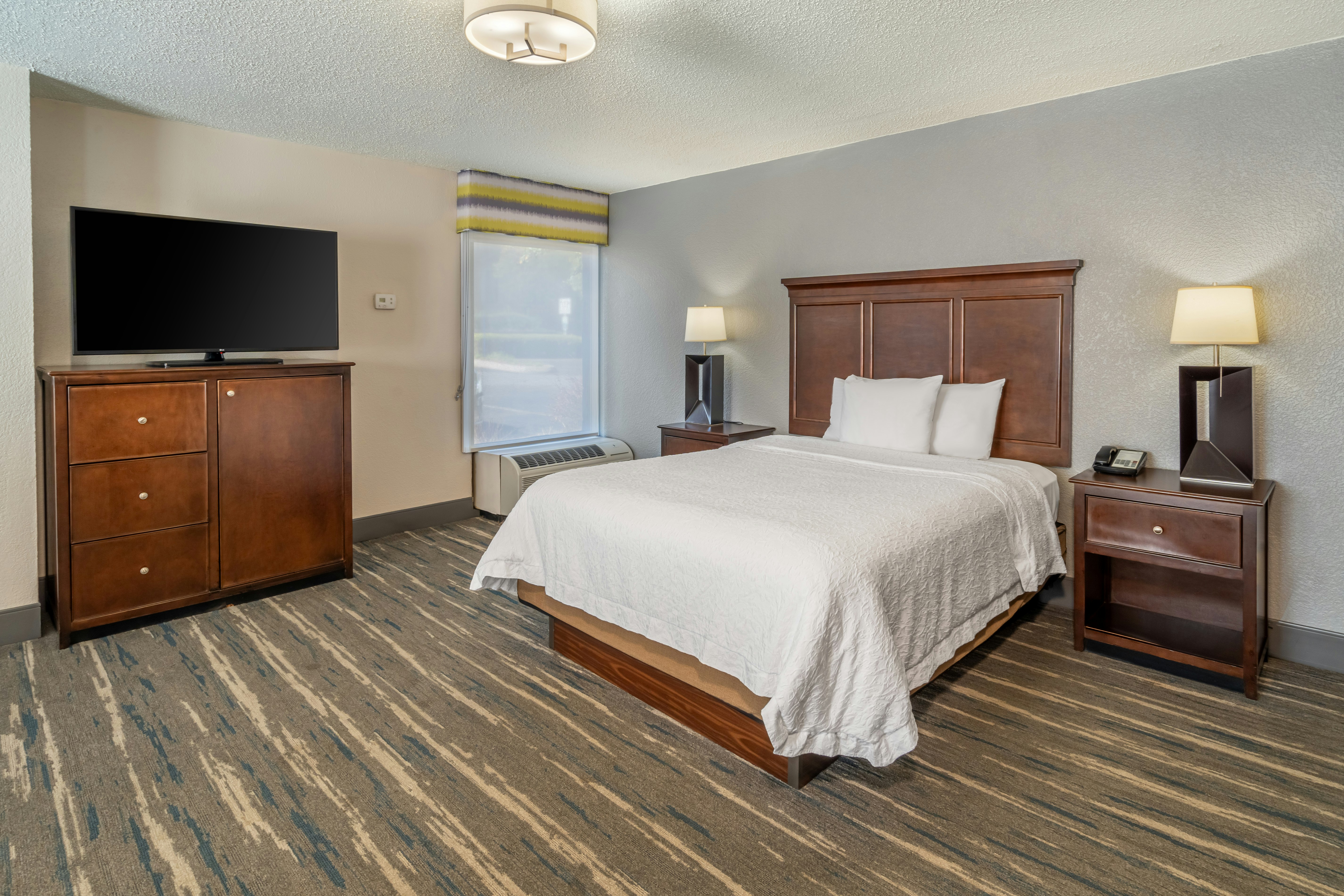 EXECUTIVE, QUEEN BED