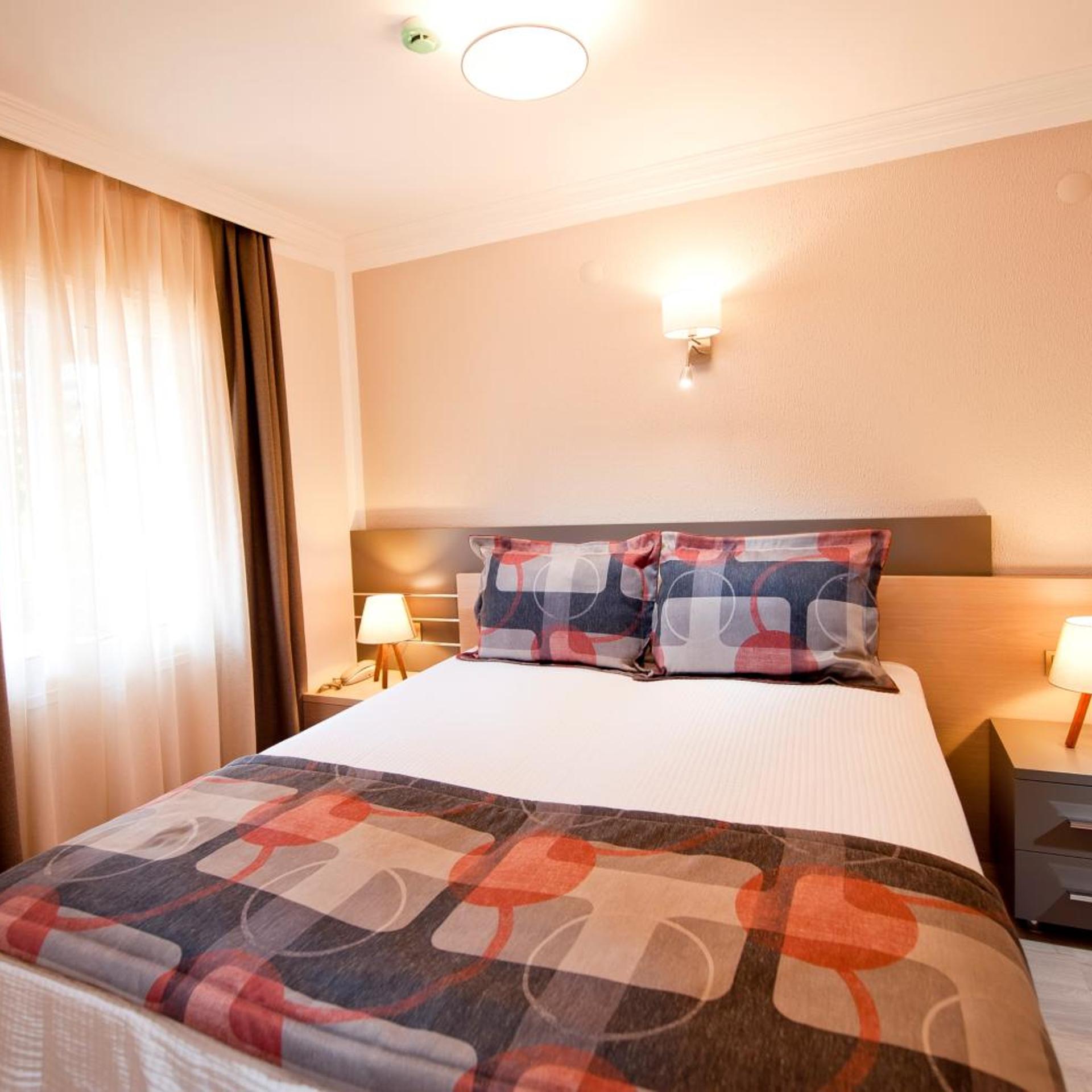 2 Bedrooms, Apartment