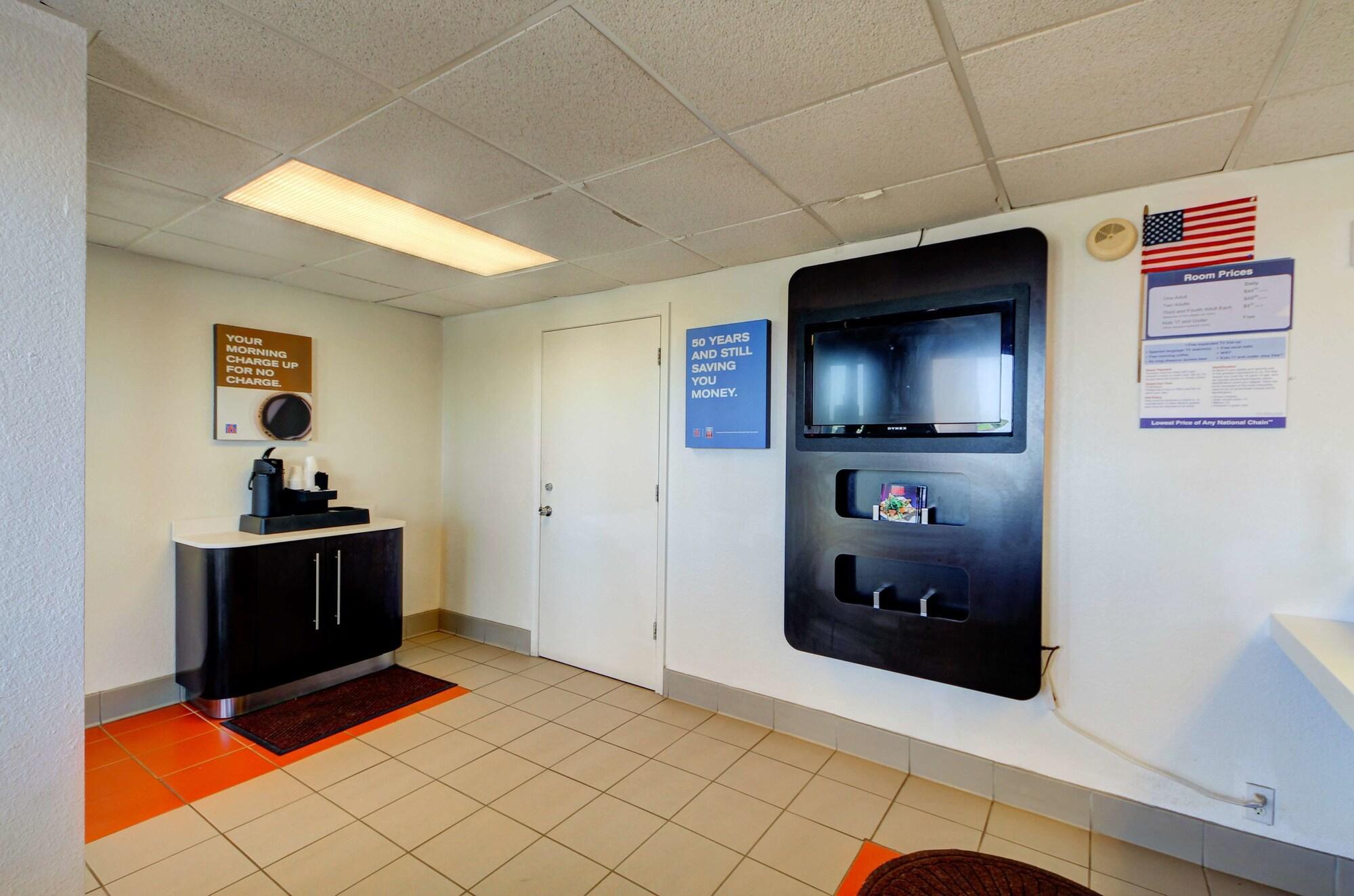 Economy Hotel Plus (ex Motel 6 Oklahoma City North Frontier City) 8/31