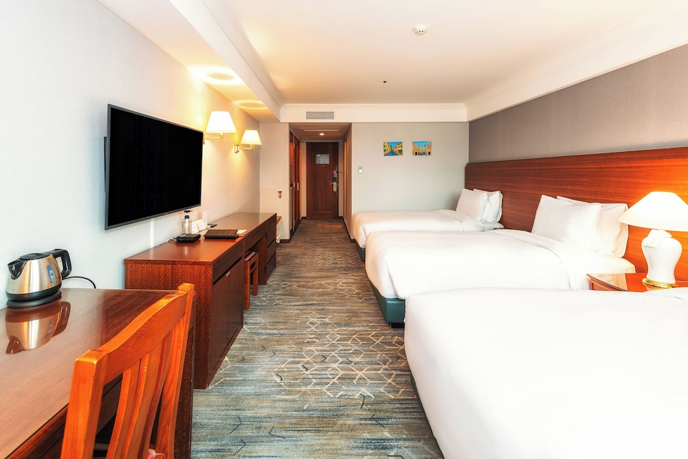 Room, Triple, 3 Beds, Bathtub