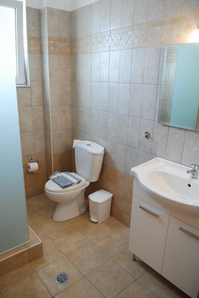Gennadi Gardens Apartments 24/25
