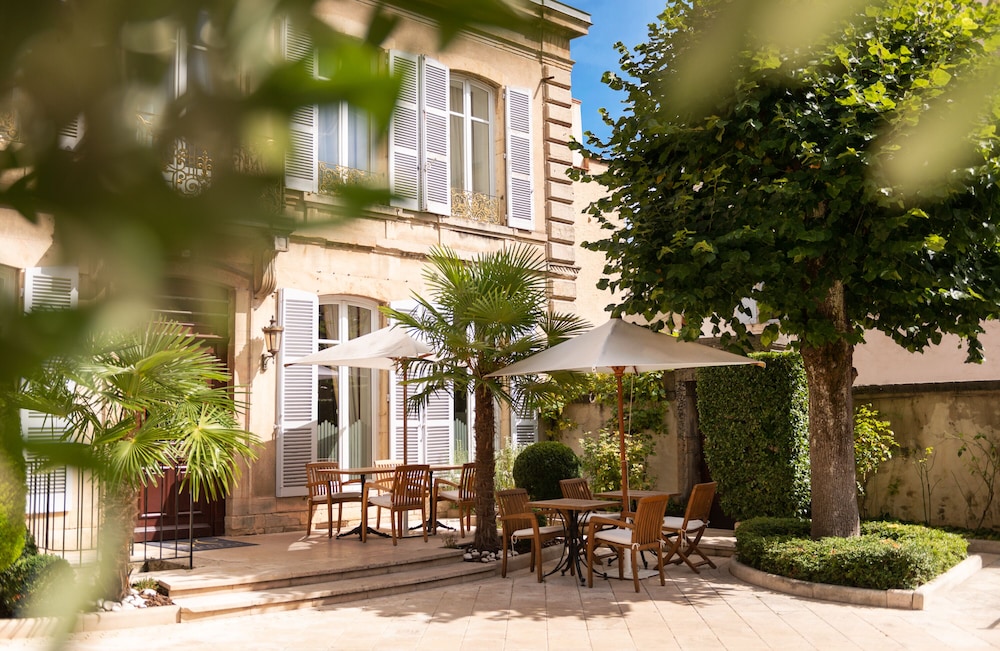 L Hotel de Beaune 7/73