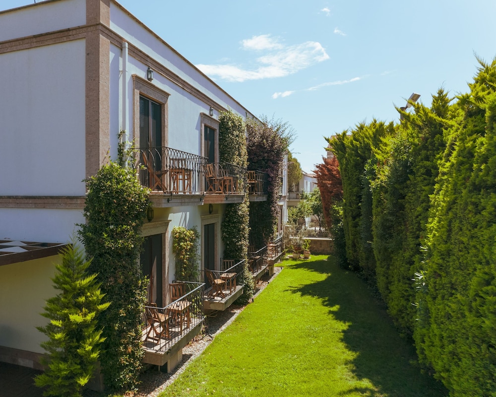 Elia Hotel 38/50