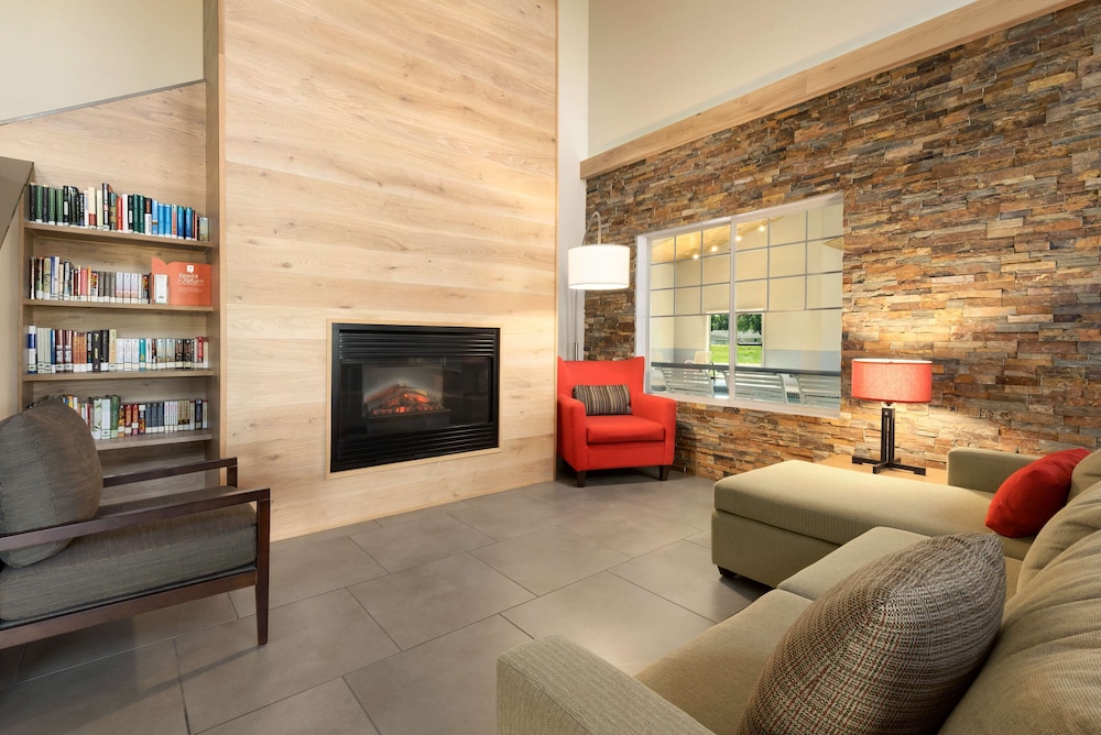 Country Inn & Suites by Radisson, Chippewa Falls, WI 19/25