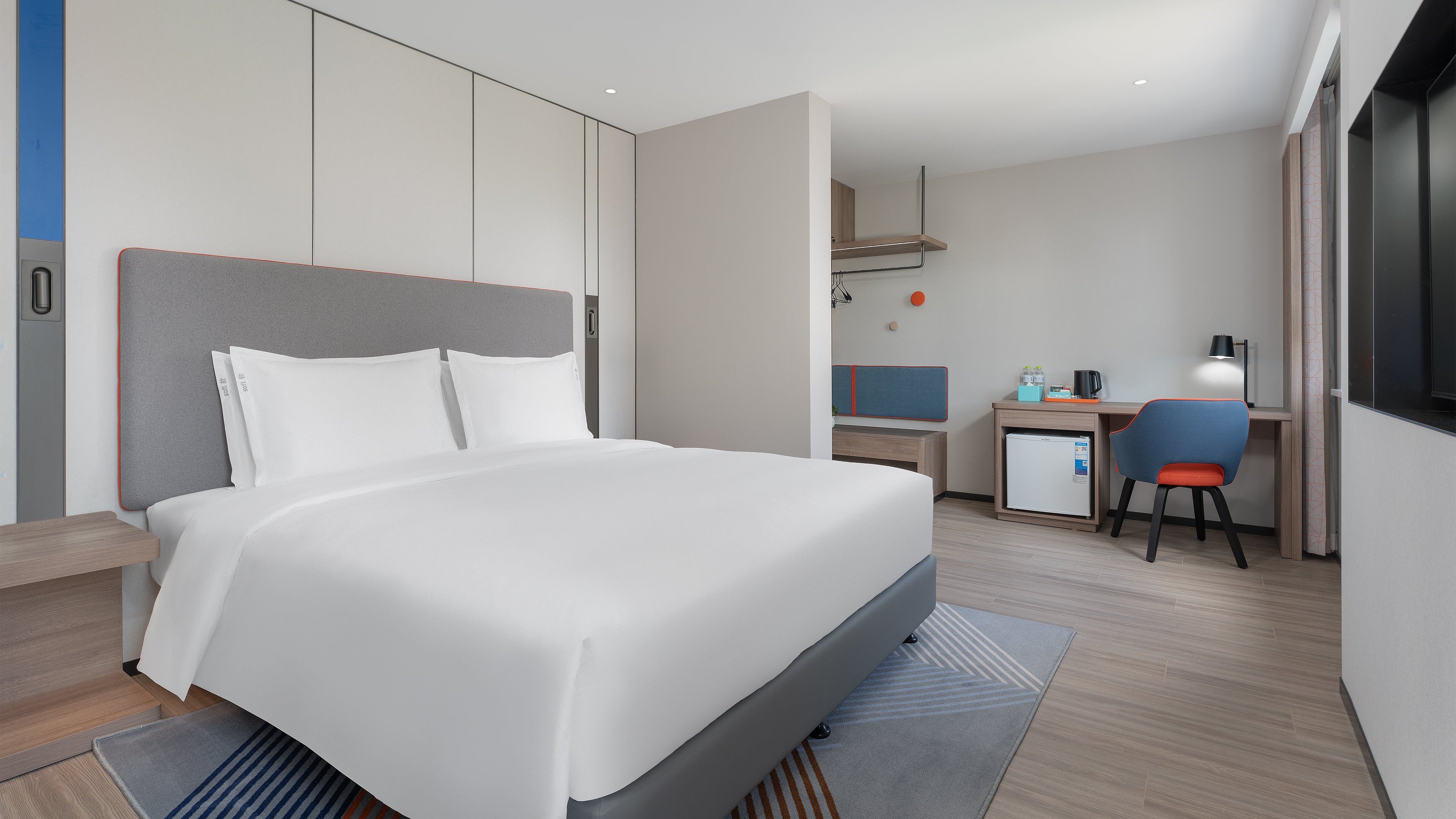 Standard, King Bed, Extra Floor Space