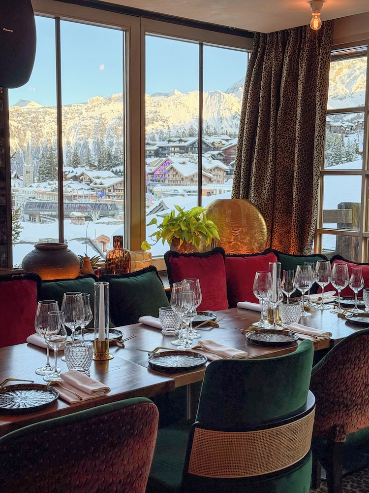 Le Grand Hotel Courchevel 1850 36/49