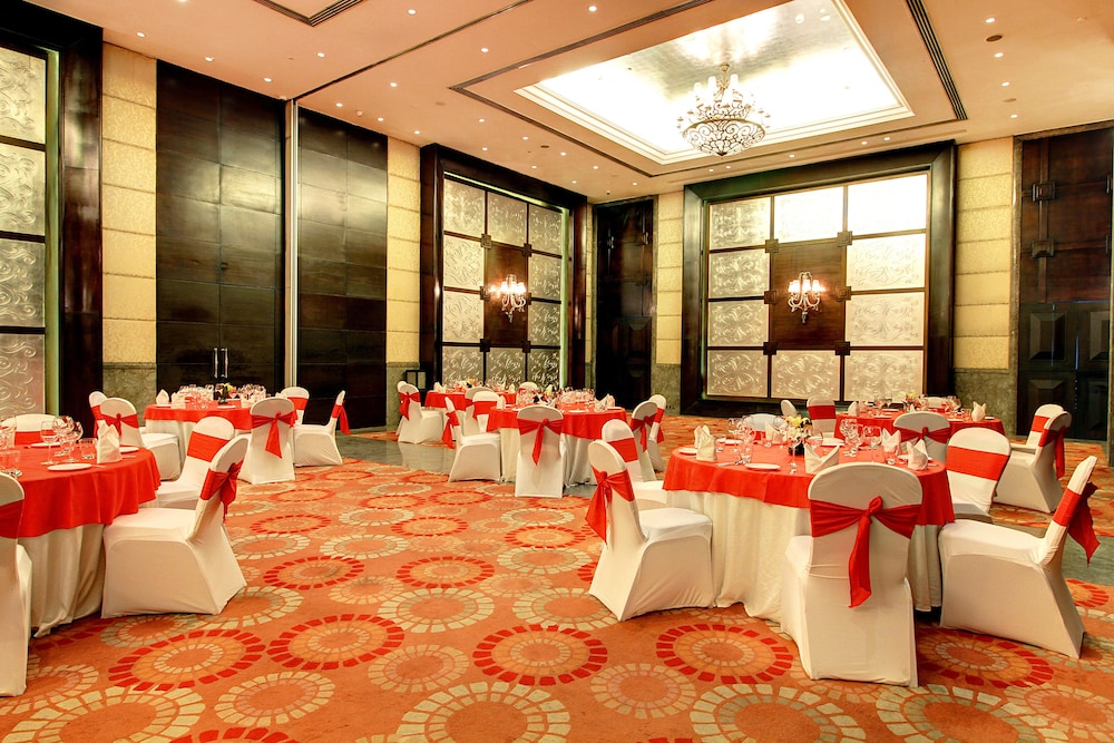 The Pllazio Hotel 40/50